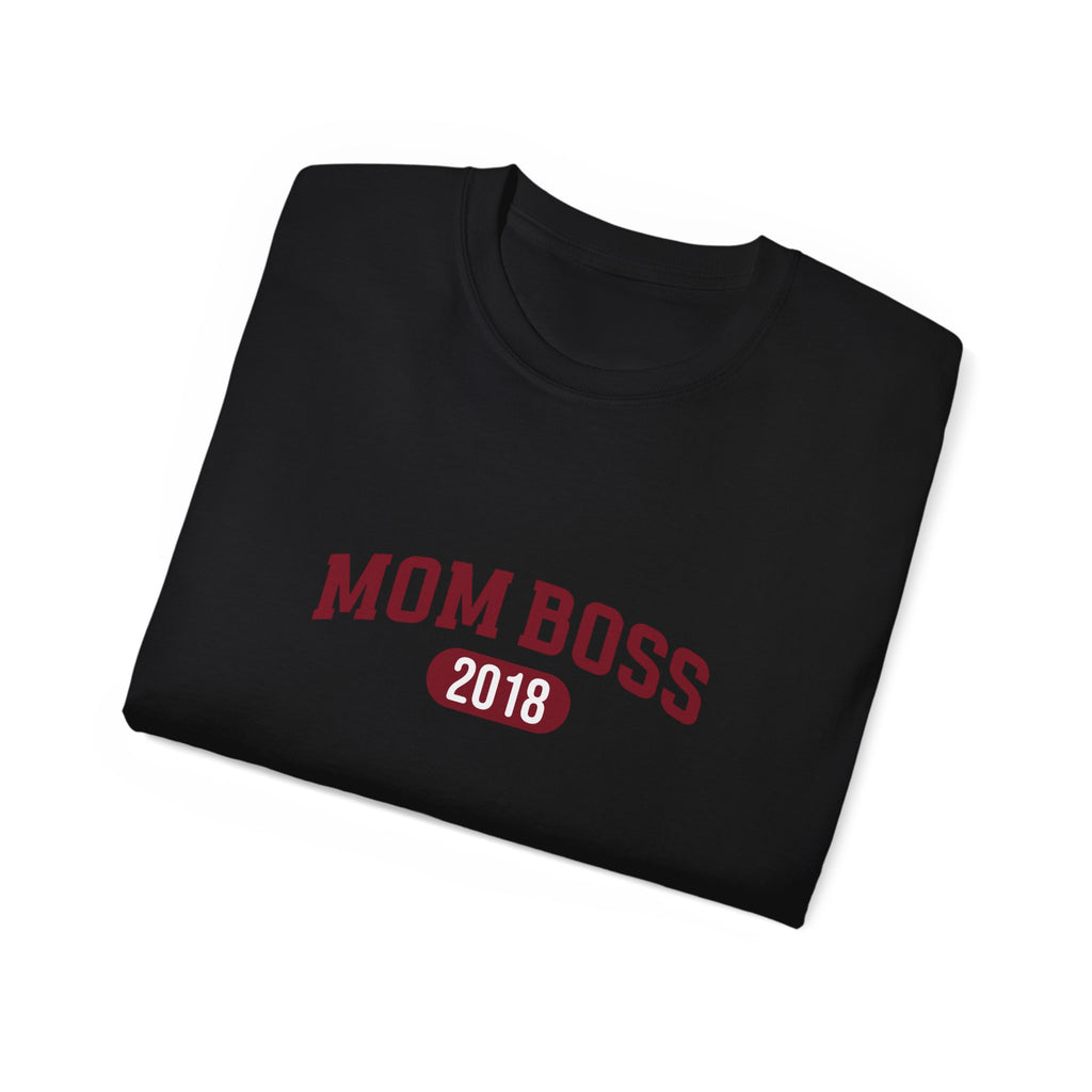 T-Shirt Mom Boss and first names on sleeve