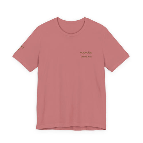 Camiseta Mamãe com Data Bordada no Peito e Nomes na Manga