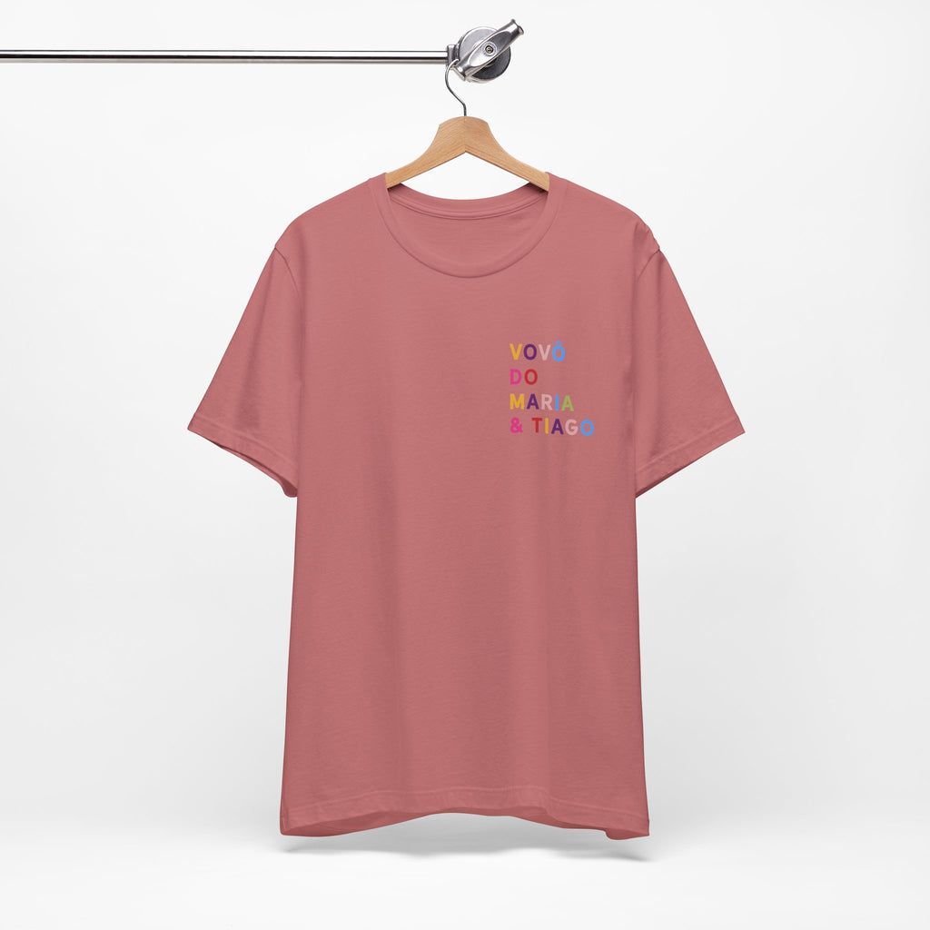 Camiseta Mamãe com Data Bordada no Peito e Nomes na Manga