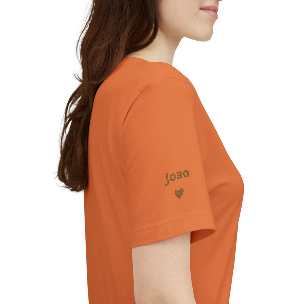 Camiseta Vovó com Data Bordada no Peito e Nomes na Manga