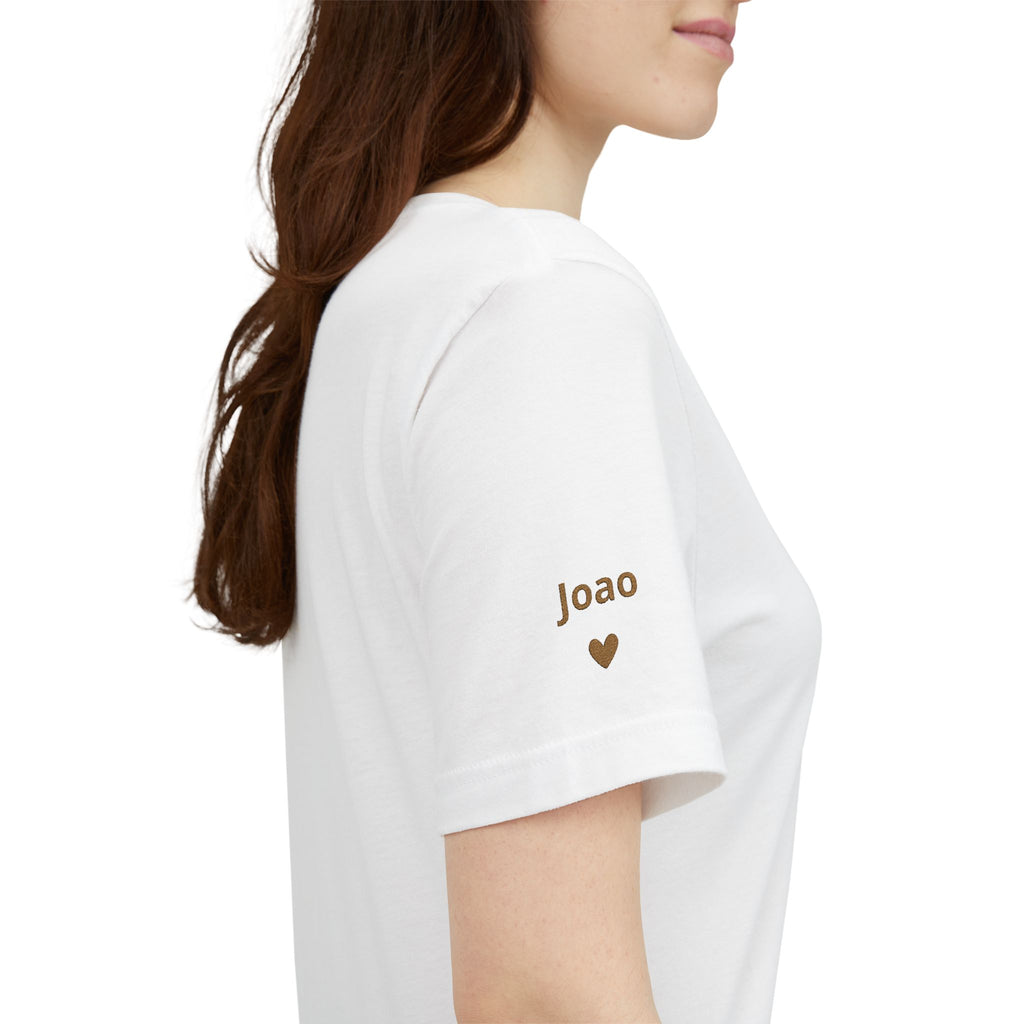 Camiseta Vovó com Data Bordada no Peito e Nomes na Manga