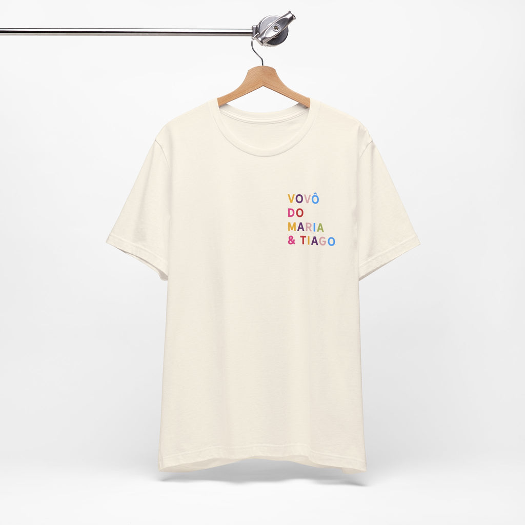 Camiseta Mamãe com Data Bordada no Peito e Nomes na Manga