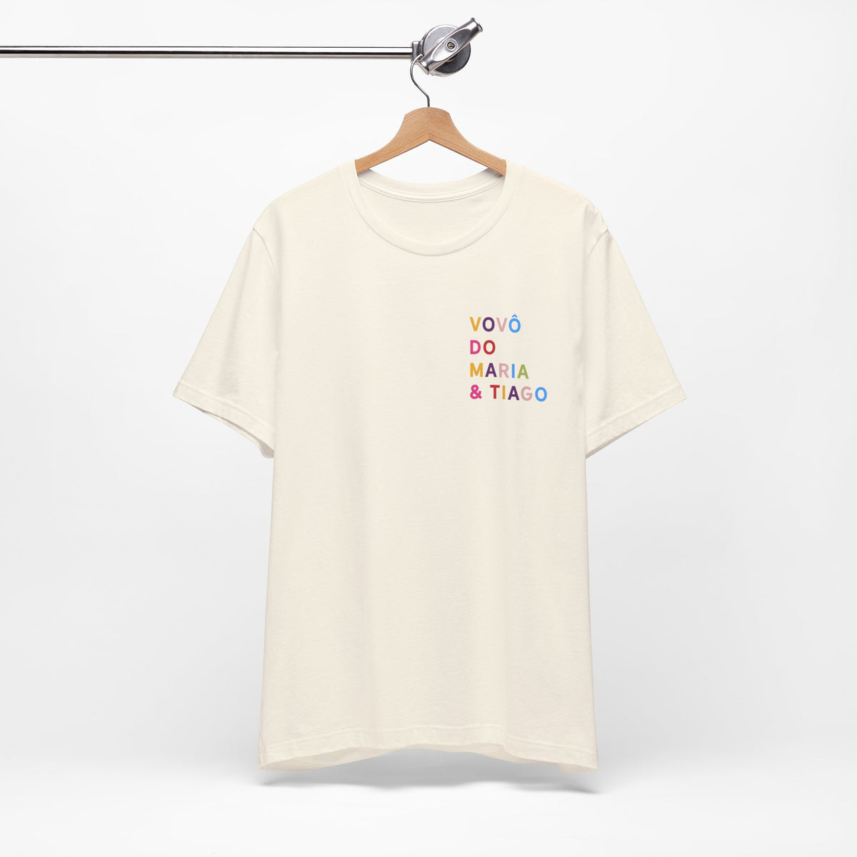 Camiseta Mamãe com Data Bordada no Peito e Nomes na Manga