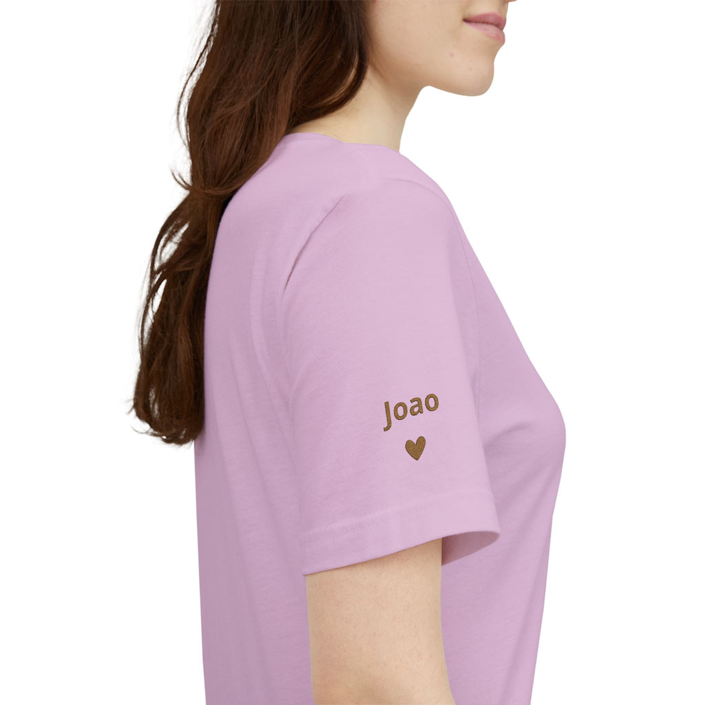Camiseta Vovó com Data Bordada no Peito e Nomes na Manga
