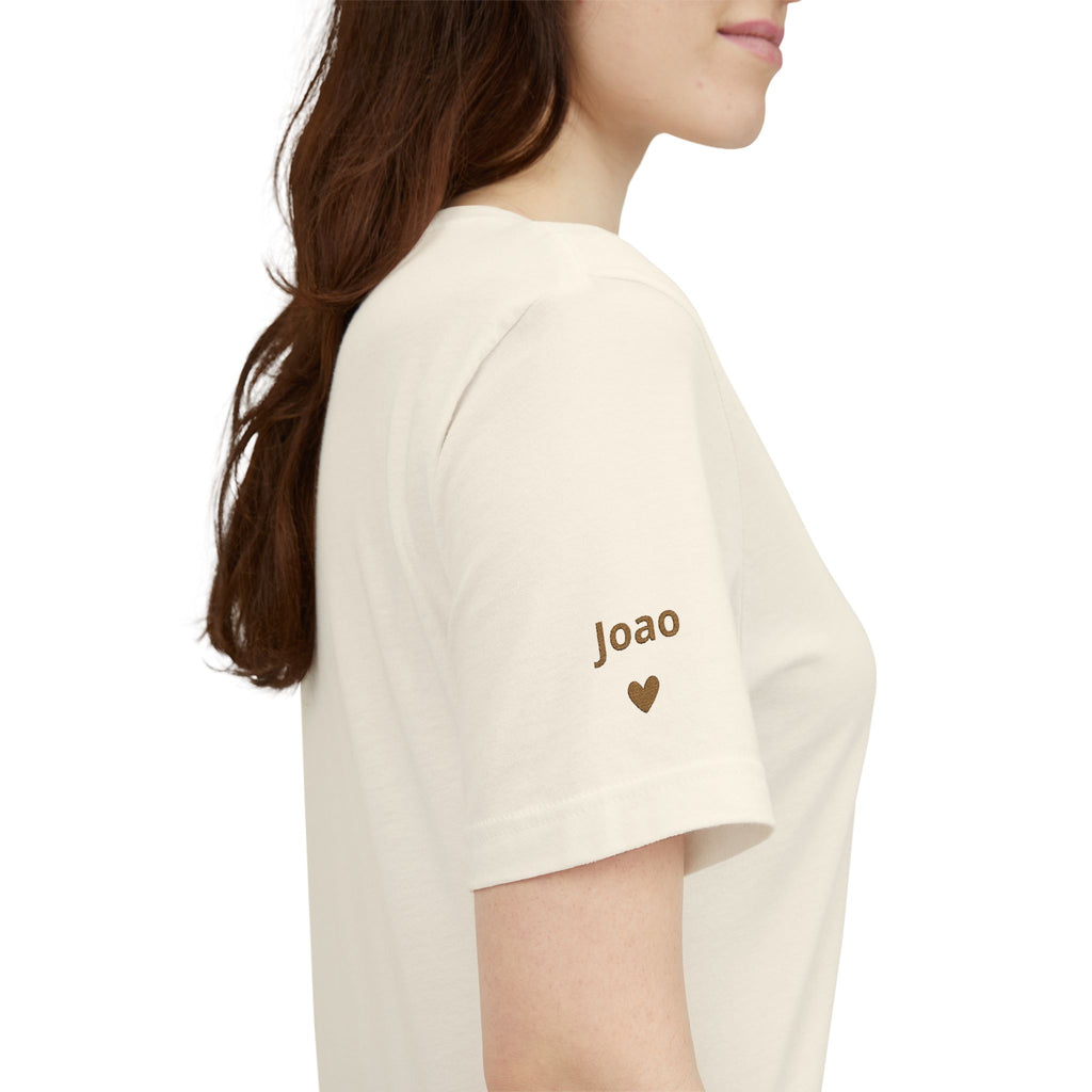 Camiseta Vovó com Data Bordada no Peito e Nomes na Manga