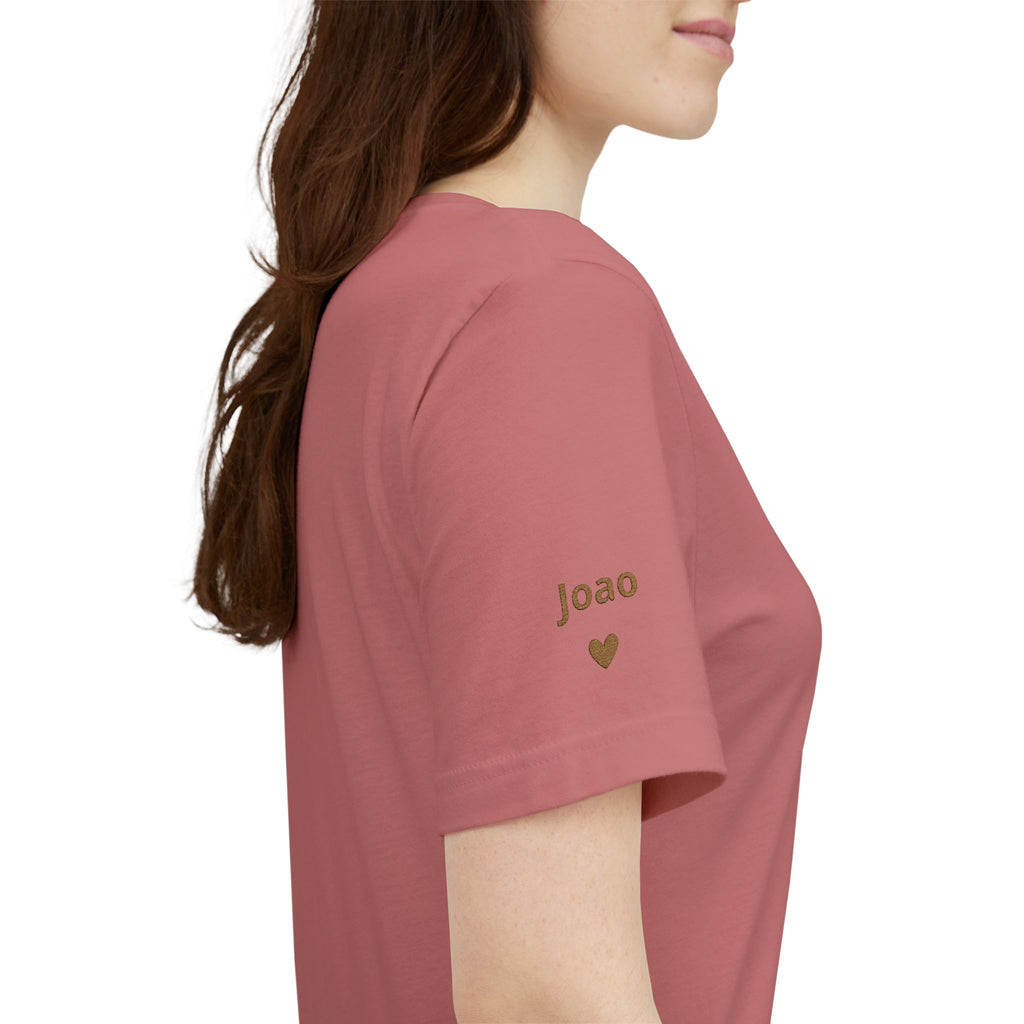 Camiseta Vovó com Data Bordada no Peito e Nomes na Manga